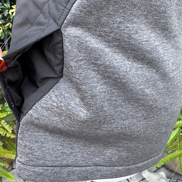 💥🆕💥 Oakley Hydrofree Quikted Puffer Vest - Picture 6 of 10